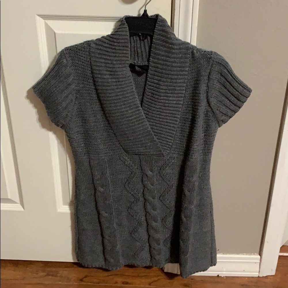 Short sleeved sweater